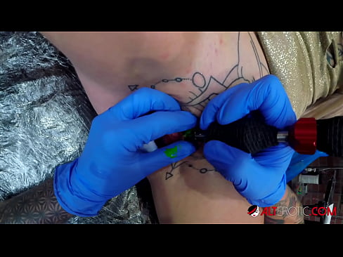 ❤️ Uiters getatoeëerde hottie Sully Savage het 'n tatoeëermerk op haar klitoris gekry ❤️❌ Porno by ons af.vegasservice.ru ❤